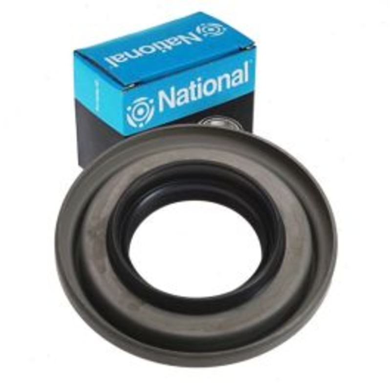 National Front Outer Differential Pinion Seal for 1967-1982 Chevrolet K10 Suburban